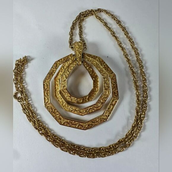 Vintage Necklace Trifari Pendant Interlocking Chain - Picture 1 of 8